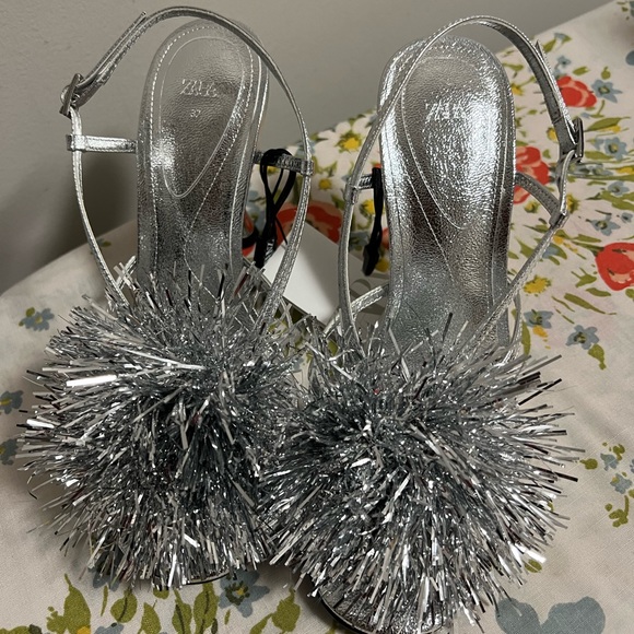 BLOGGERS FAV ZARA SILVER METALLIC POMPOM HEELED SANDALS - Picture 3 of 8